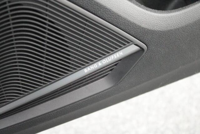 Audi Q2 35 TFSI 150pk S Edition Led Standkachel Trekhaak Camera Stoelverwarming B&O Virtual Cockpit Adaptive Cruise 2x S-Line