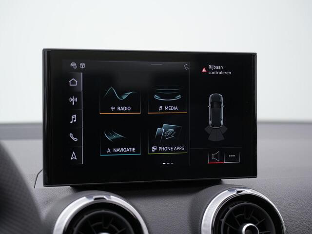 Audi Q2 35 TFSI 150 pk S-tronic S Edition / S-Line | Panoramadak | Matrix LED | Achteruitrijcamera | Stoelverwarming