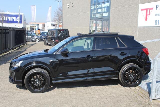 Audi Q2 35 TFSI S-Line Automaat/Panoramadak/Afneembare trekhaak/Virtual cockpit/Achteruitrijcamera/Parkeersensoren rondom/Apple carplay/Stoelverwarming/Climate control/Elektrische achterklep/Cruise control/DAB/19'' Lichtmetalen velgen.