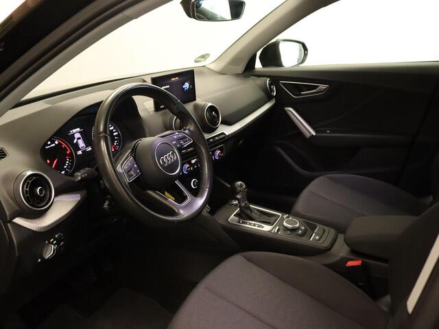 Audi Q2 1.4 TFSI CoD Sport Pro Line - AIRCO (AUTOMATISCH) - VOORSTOELEN VERWARMD - ELEKTRISCHE ACHTERKLEP - PARKEERSENSOREN ACHTER - CRUISE CONTROL - LICHTMETALEN VELGEN 17" INCH - NAVIGATIESYSTEEM FULL-MAP