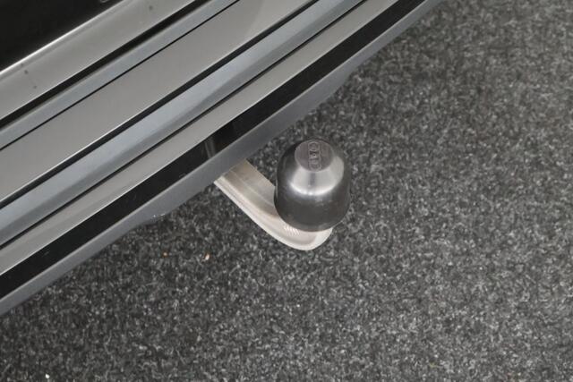 Audi Q2 35 TFSI 150pk S-Line Trekhaak Camera Leder Keyless Stoelverwarming Virtual Cockpit Navigatie