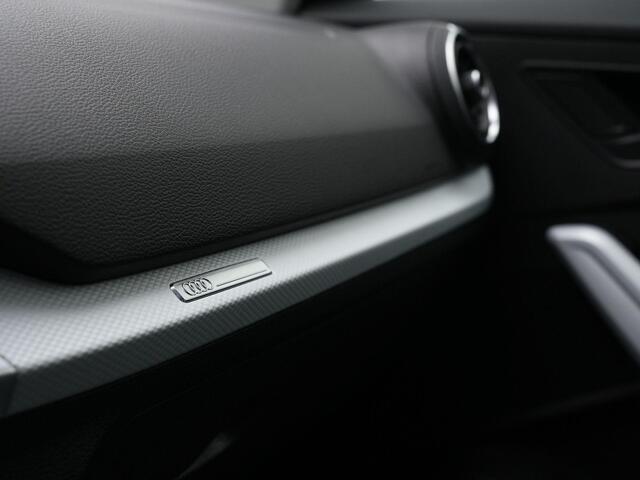 Audi Q2 35 TFSI 150 pk S-tronic S-Line | Trekhaak | Achteruitrijcamera | Stoelverwarming | Navigatie