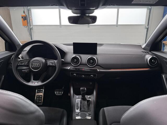 Audi Q2 35 TFSI S Edition 150PK - PANORAMADAK - AUTOMAAT - SFEERVERLICHTING - ZWART OPTIEK - KEYLES - DODEHOEK