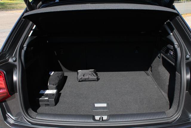 Audi Q2 35 TFSI S V-Cockpit, Carplay, CC, Stoelverwarming, Leder, Camera, Parksens. V en A, Elektr. klep, 17" LMV