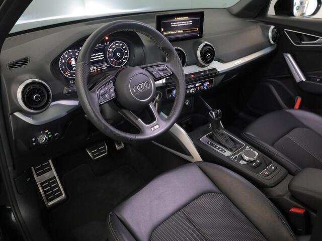 Audi Q2 35 TFSI S Edition 150 pk S-tronic | Navigatie | Panoramadak | Parkeersensoren achter | Autom. airco | Stoelverwarming | S-Line |