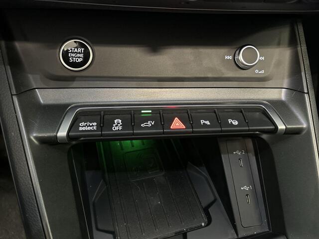 Audi Q3 45 TFSI e S edition · Panoramadak · Camera · Keyless · Dodehoeksensor · Elek. Achterklep · Smartphone Interface · 19'' Inch · Garantie t/m 04-04-2028 of 100.000km