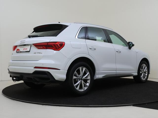 Audi Q3 45 TFSI e S edition | Trekhaak | Achteruitrijcamera | Navigatie | Virtual cockpit | S-line interieur | Dodehoek detectie | Climate control |