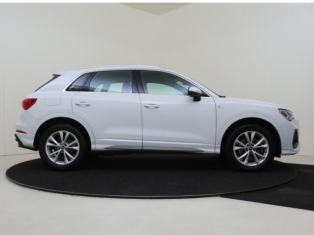Audi Q3 45 TFSI e S edition | Trekhaak | Achteruitrijcamera | Navigatie | Virtual cockpit | S-line interieur | Dodehoek detectie | Climate control |