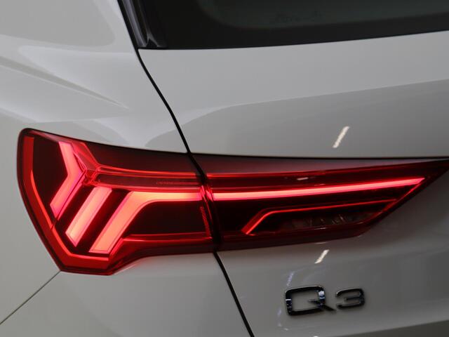 Audi Q3 45 TFSI e S edition | Trekhaak | Achteruitrijcamera | Navigatie | Virtual cockpit | S-line interieur | Dodehoek detectie | Climate control |