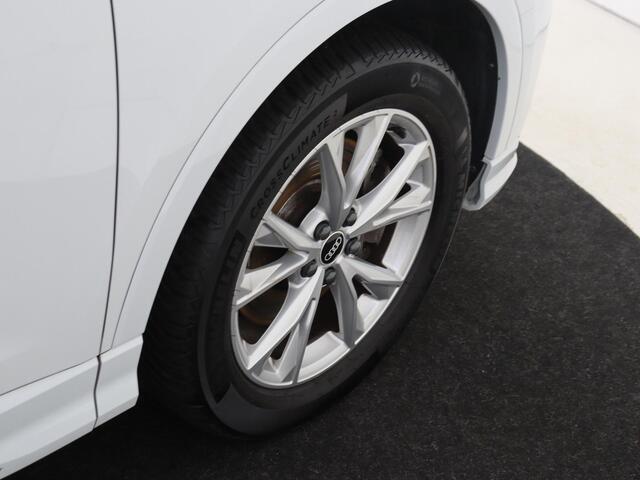 Audi Q3 45 TFSI e S edition | Trekhaak | Achteruitrijcamera | Navigatie | Virtual cockpit | S-line interieur | Dodehoek detectie | Climate control |