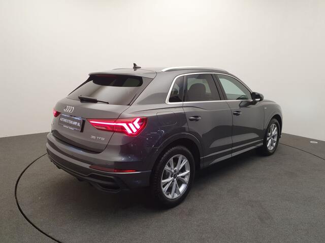 Audi Q3 35 TFSI 150pk S-Tronic S-Line Camera, Leder/alcantara, Cruise control
