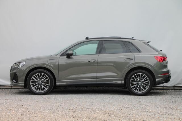 Audi Q3 45 TFSIe S-Line - 245 pk **Pano / Trekhaak / Dodehoek