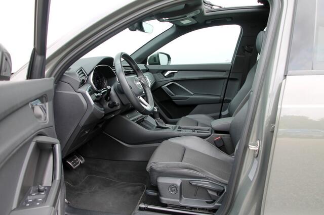 Audi Q3 45 TFSIe S-Line - 245 pk **Pano / Trekhaak / Dodehoek