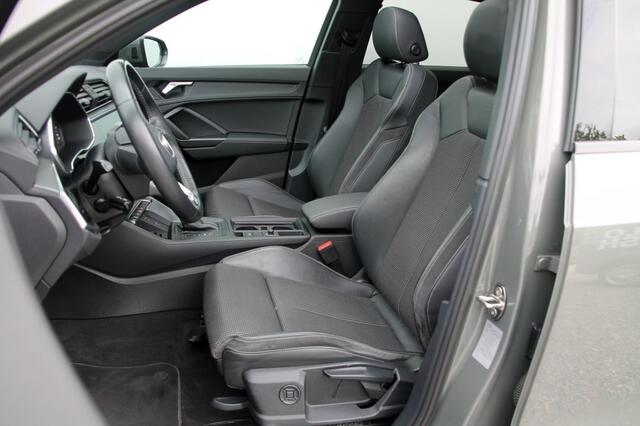 Audi Q3 45 TFSIe S-Line - 245 pk **Pano / Trekhaak / Dodehoek