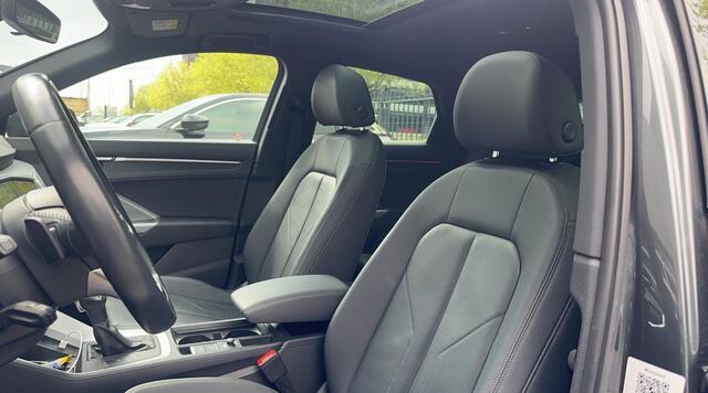 Audi Q3 Sportback 45 TFSI quattro edition one / Trekhaak / Panoramadak / Camera / Leder / 20'' / Matrix LED / Navigatie / Stoelverwarming / DAB / ACC