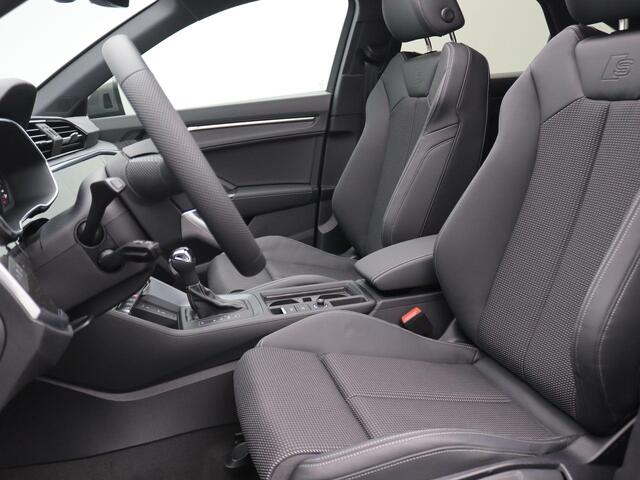 Audi Q3 Sportback 35 TFSI S Edition Competition 150PK S-Tronic S-Line, Pano-Schuifdak, Adaptieve Cruise Controle, Achteruitrijcamera, Keyless, Elektr. Achterklep, Stoelverwarming, Trekhaak, 19" LM Velgen