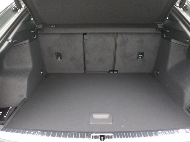 Audi Q3 Sportback 35 TFSI S Edition Competition 150PK DSG S-Line, Pano-Schuifdak, Adaptieve Cruise Controle, Achteruitrijcamera, Keyless, Elektr. Achterklep, Stoelverwarming, Trekhaak, 19" LM Velgen