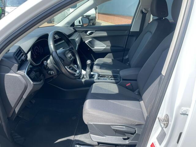 Audi Q3 35 TFSI 150pk Pro Line Carplay / Trekhaak