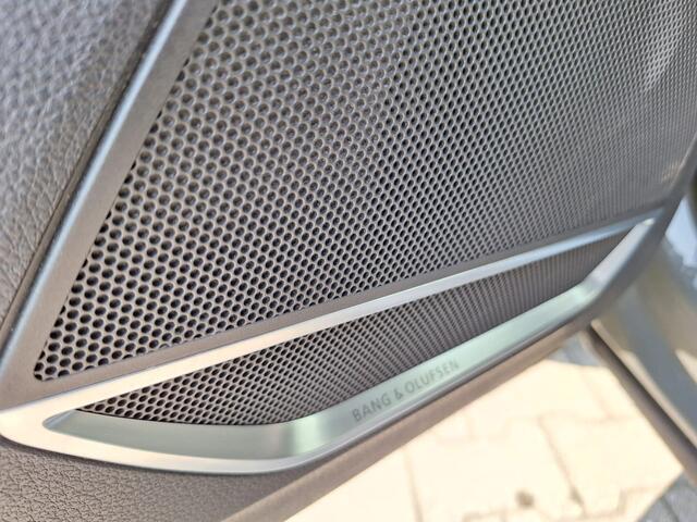 Audi Q3 35 TFSI S - Line | Adaptive Cruise | LederenSportstoelen | B&O Soundsystem | 360 Camera | Dodehoek | Virtual Cockpit | 20"L.M | Carplay | Keyless |