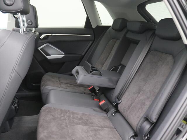 Audi Q3 35 TFSI S Line Pro Line 150PK S-Tronic Pano-Schuifdak, Side Assist, Cruise Controle, Stoelverwarming, Achteruitrijcamera, Matrix-LED Verlichting, Trekhaak, 19" LM Velgen
