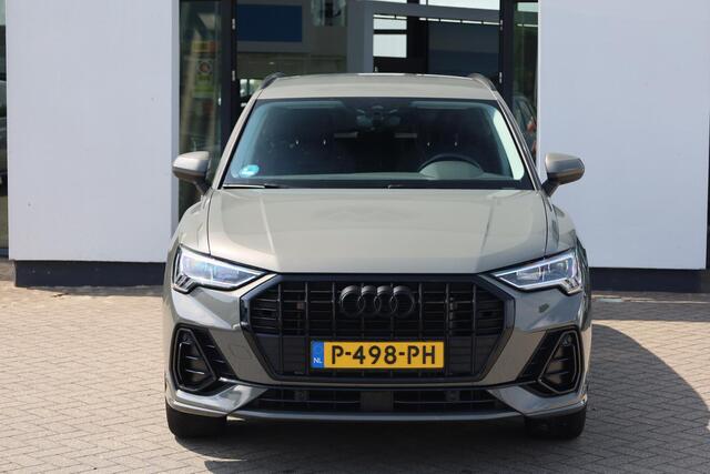 Audi Q3 45 TFSI e S edition 245PK / 180kW, S-Line in- en exterieur, achteruitrijcamera (rear view), privacy glas, 18" lichtmetalen velgen, keyless entry, zwarte hemel, climate control, ECC, parkeersensoren voor en achter (pdc), halflederen sportstoelen, navigatie