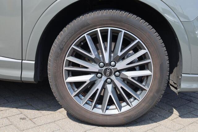 Audi Q3 45 TFSI e S edition 245PK / 180kW, S-Line in- en exterieur, achteruitrijcamera (rear view), privacy glas, 18" lichtmetalen velgen, keyless entry, zwarte hemel, climate control, ECC, parkeersensoren voor en achter (pdc), halflederen sportstoelen, navigatie