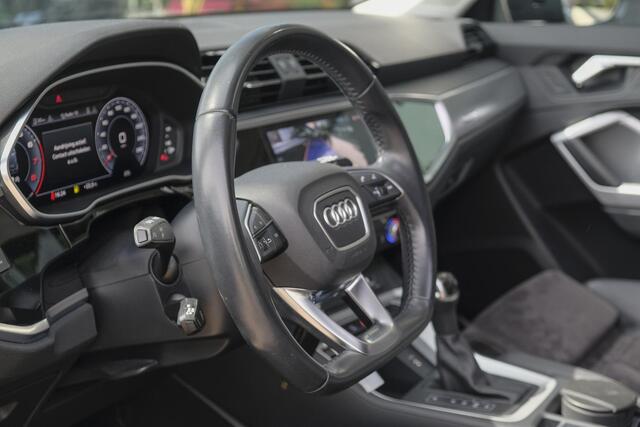 Audi Q3 35 TFSI 150pk S-line Panoramadak *BTW* Virtual cockpit Trekhaak Camera Sportstoelen Navigatie