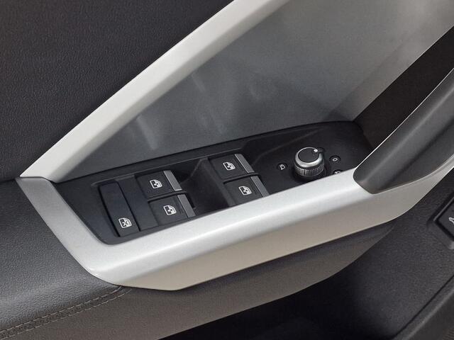 Audi Q3 35 TFSI 150pk S-Tronic S-Line Camera, Virtual cockpit, Leder/alcantara