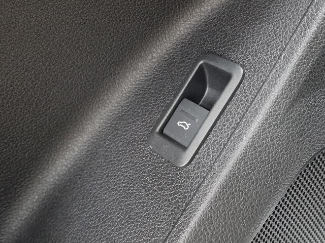 Audi Q3 35 TFSI 150pk S-Tronic S-Line Camera, Virtual cockpit, Leder/alcantara