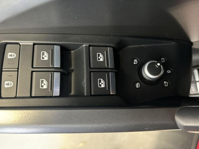 Audi Q3 45 Tfsie 245pk S-tronic S edition ·20'' Velgen · Navi · Cruise Control · Dodehoek Detectie · Cruise Control · Elek. Achterklep · Stoelverwarming · P-Sensoren ·