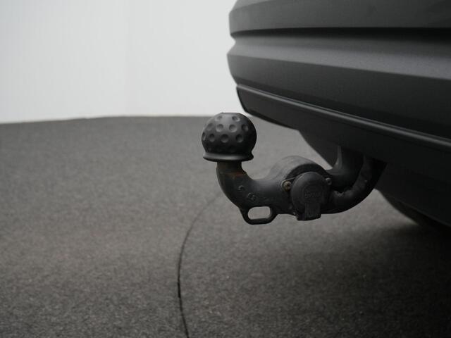 Audi Q3 45 TFSI e 245 pk S-tronic Advanced edition | Panoramadak | Trekhaak | Leder | Elektr. verstelbare stoel | Achteruitrijcamera