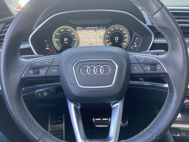 Audi Q3 45 TFSIe 180kW/245PK S Line · Panoramadak · Camera · Navigatie · Trekhaak · Stoelverwarming ·
