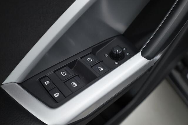 Audi Q3 Sportback 45 TFSI e S-Line | Navi | Adapt. Cruise | Elek. Trekhaak | Keyless | Apple CarPlay | Dodehoek