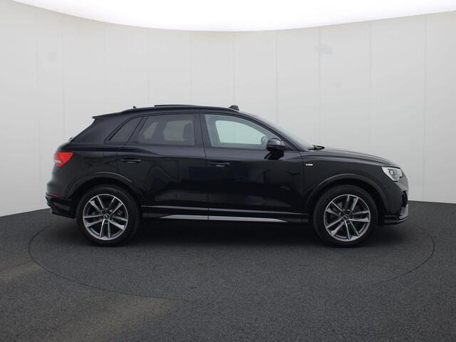 Audi Q3 45 TFSIe 180kW/245PK S Line · Panoramadak · Camera · Navigatie · Trekhaak · Stoelverwarming
