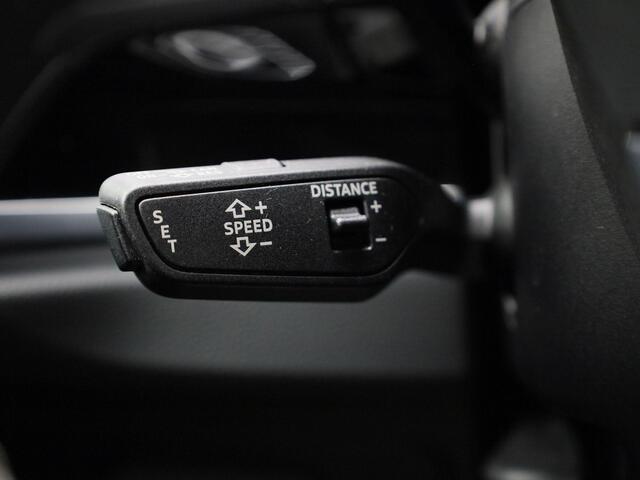Audi Q3 45 TFSIe 180kW/245PK S Line · Panoramadak · Camera · Navigatie · Trekhaak · Stoelverwarming