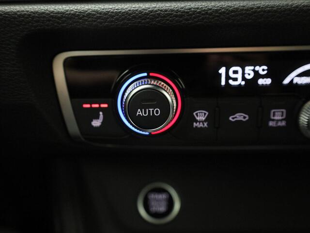 Audi Q3 45 TFSIe 180kW/245PK S Line · Panoramadak · Camera · Navigatie · Trekhaak · Stoelverwarming