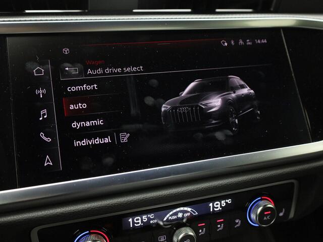 Audi Q3 45 TFSIe 180kW/245PK S Line · Panoramadak · Camera · Navigatie · Trekhaak · Stoelverwarming