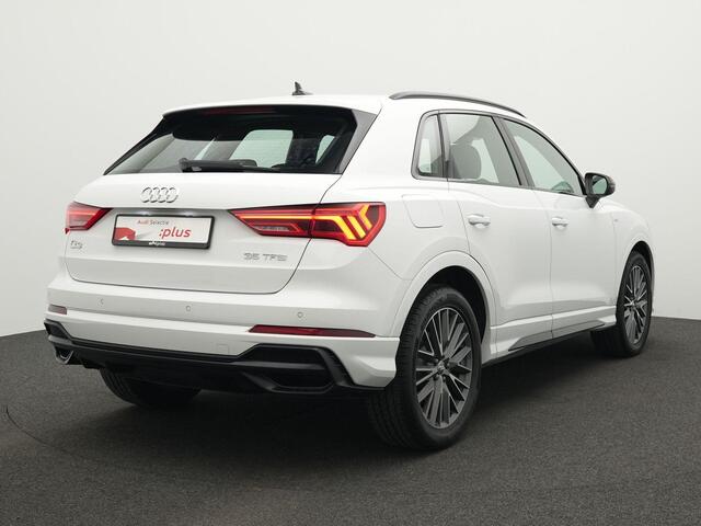 Audi Q3 35 TFSI 150 pk S-tronic S-Line | Leder/alcantara | Navigatie | Stoelverwarming | Parkeersensoren voor/achter