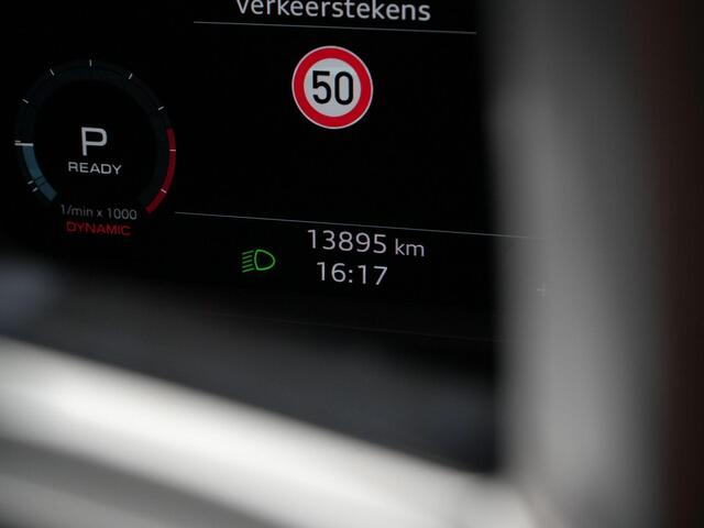 Audi Q3 Sportback 35 TFSI 150 pk S-tronic Advanced Edition / S-Line | Panoramadak | Achteruitrijcamera | Navigatie