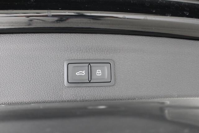 Audi Q3 45 TFSI e (Hybrid) 245pk S Line S-tronic| Navigatie | LM.'20 | Elec.a.Klep | Drive select