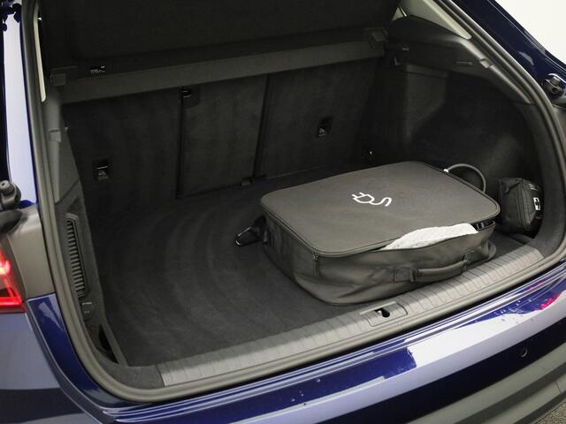 Audi Q3 45 Tfsie 245pk S-tronic Edition · Panoramadak · Navigatie · Camera · P-Sensoren · Elek. Achterklep · Stoelverwarming · 19'' Inch ·