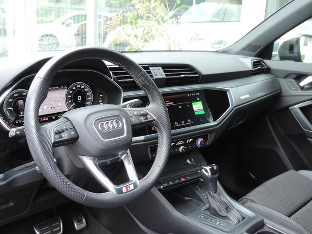 Audi Q3 45 TFSI e PHEV S Line - Camera | Elektr. klep | Stoelverw. | Business-pakket | 19 inch