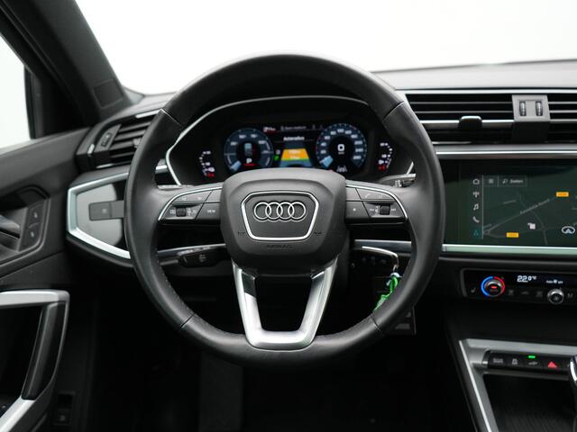 Audi Q3 45 TFSI e edition Plug In Hybrid 245pk Dealer O.H PHEV | Panodak | Camera | Cruise Control | Alcantara Sportstoelen Verwarmd | Navigatie | Virtual | DAB |