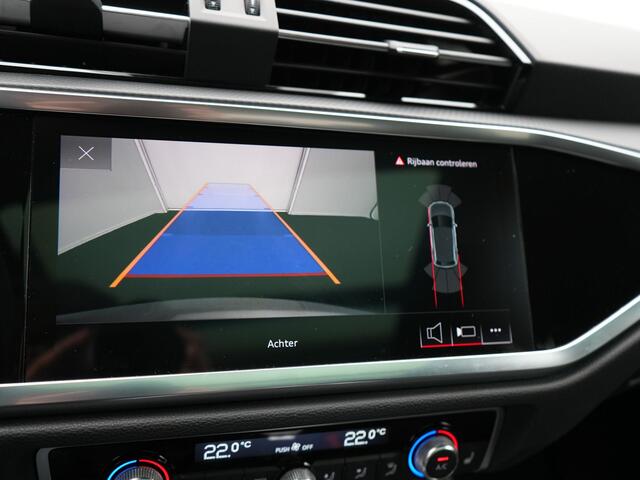 Audi Q3 45 TFSI e edition Plug In Hybrid 245pk Dealer O.H PHEV | Panodak | Camera | Cruise Control | Alcantara Sportstoelen Verwarmd | Navigatie | Virtual | DAB |