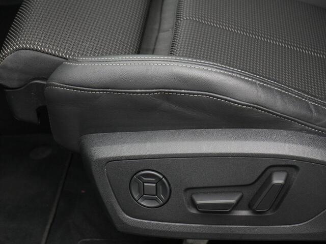Audi Q3 45 TFSI e 245 pk S-tronic S edition | Trekhaak | Achteruitrijcamera | Standkachel | Cruise Control | 19 inch