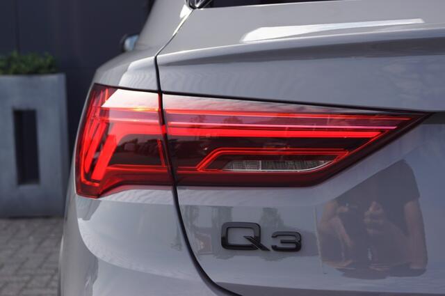 Audi Q3 35 TFSI S-Line / Panodak / 20 Inch LM / Trekhaak wegklb./ **Nardogrijs**