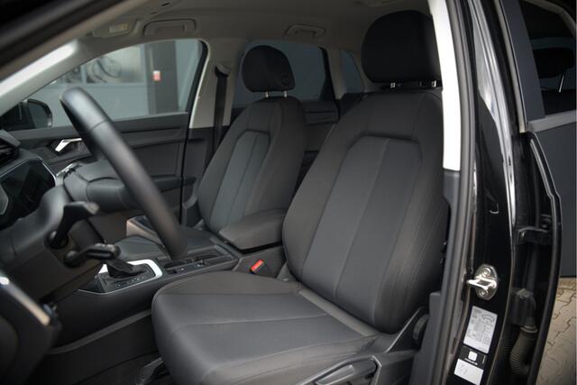 Audi Q3 45 TFSI e Advanced edition | Navigatie | Keyless | Stoelverwarming | Camera | Parkeersensoren | Black Edition | Adaptive Cruise Control | DAB | Navigatie | Automaat | Digital Dash | LED | Elektrische Achterklep | Dodeh