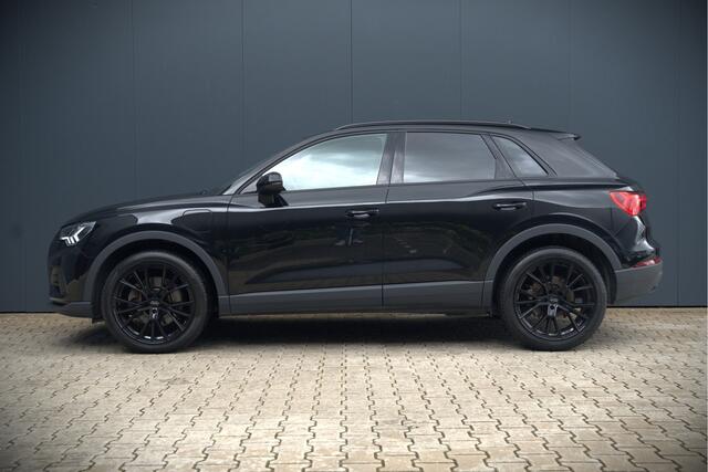 Audi Q3 45 TFSI e Advanced edition | Navigatie | Keyless | Stoelverwarming | Camera | Parkeersensoren | Black Edition | Adaptive Cruise Control | DAB | Navigatie | Automaat | Digital Dash | LED | Elektrische Achterklep | Dodeh