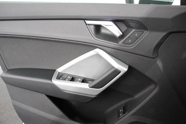 Audi Q3 Sportback 45 TFSI Attitude Plus PHEV 245 PK Climatronic Adaptive Cruise control PDC V + A Navigatie Elektrische Kofferbak LMV Velgen