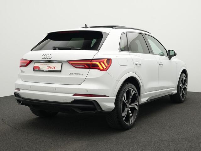 Audi Q3 45 TFSI e 245 pk S-tronic S edition | Panoramadak | Sonos | Elektr. verstelbare stoel | Leder/alcantara | Achteruitrijcamera